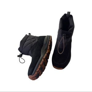 Danner winter boots- worn once.  Size 7.5